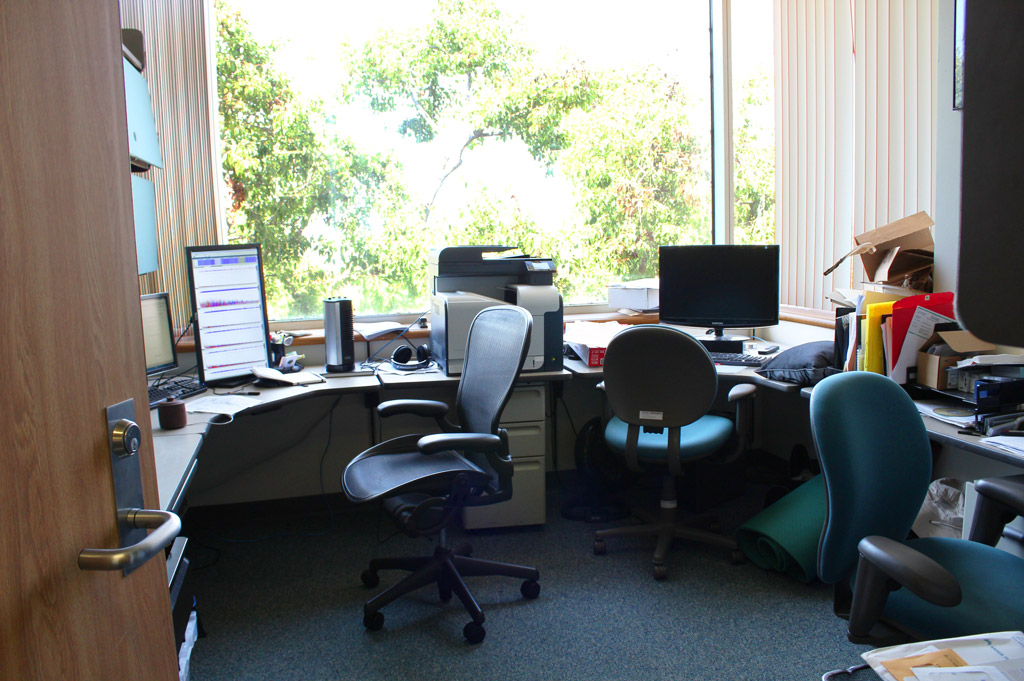 Occupied furnished scientist office